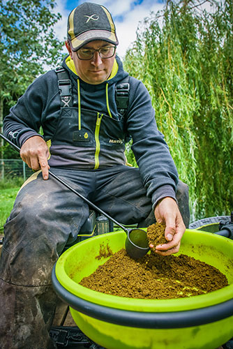 3d-r-groundbait-hoop-in-use-14