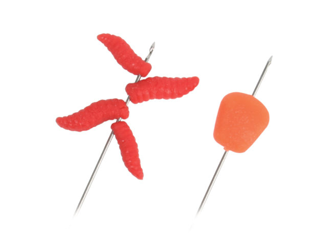 CS-Maggot-and-Ultra-Fine-Bait-Needle-in-use-655x480