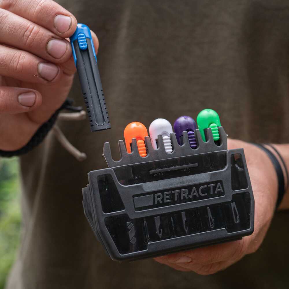 ap-00327_retracta-tool-storage_inuse
